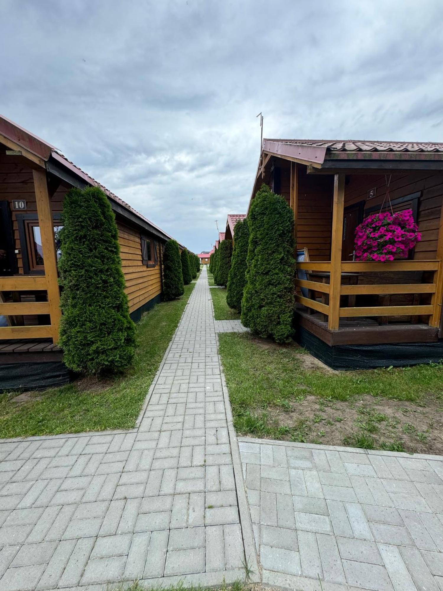 Domki Letniskowe "Sloneczna Polana" Jarosławiec Buitenkant foto
